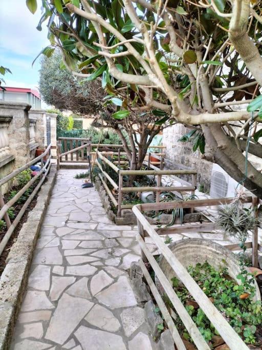 Avec Jardin Holiday home
