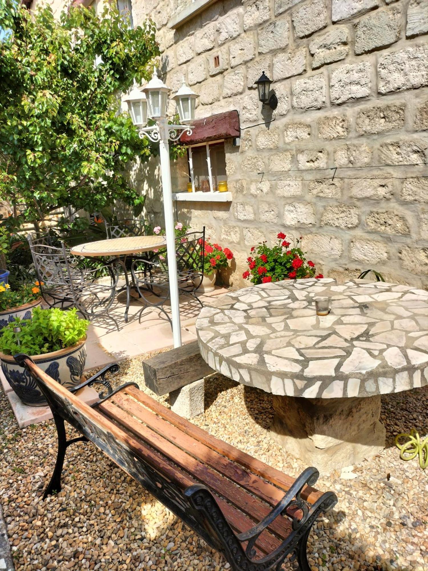 Avec Jardin Holiday home